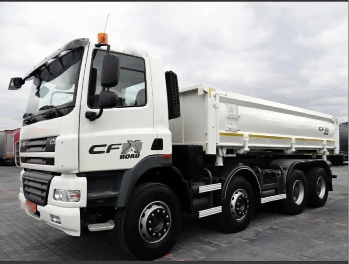 Technika připravená pro zimní servis komunikací a parkovišť